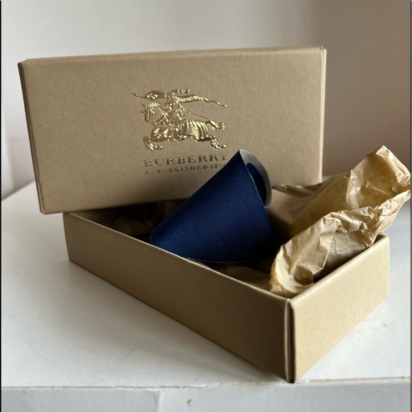 New Burberry of London gift box - Picture 7 of 12